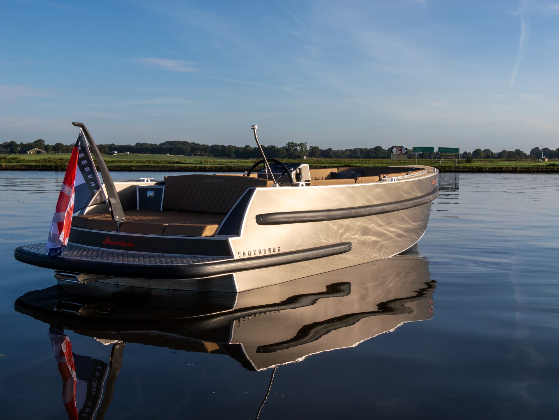 Van Vossen Plugin-E-tender 700 - Verschuur Watersport