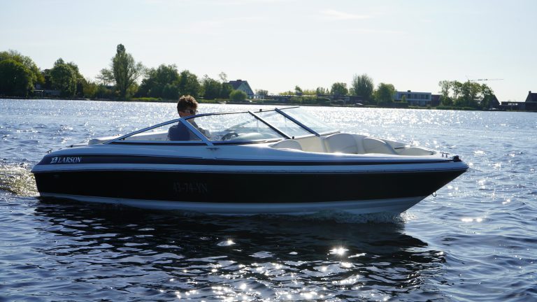 Larson 186 occasion 2008 eerste eigenaar 135pk Volvo Penta benzine hekdrive te koop bij Verschuur Watersport Rijnsaterwoude