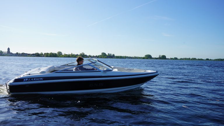 Larson 186 occasion 2008 eerste eigenaar 135pk Volvo Penta benzine hekdrive te koop bij Verschuur Watersport Rijnsaterwoude