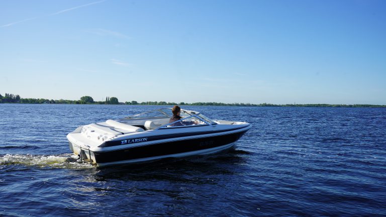 Larson 186 occasion 2008 eerste eigenaar 135pk Volvo Penta benzine hekdrive te koop bij Verschuur Watersport Rijnsaterwoude