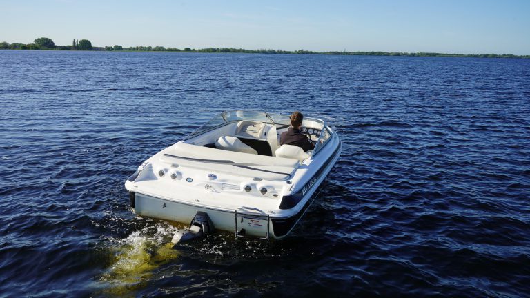 Larson 186 occasion 2008 eerste eigenaar 135pk Volvo Penta benzine hekdrive te koop bij Verschuur Watersport Rijnsaterwoude