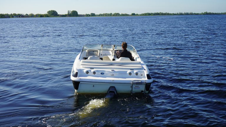 Larson 186 occasion 2008 eerste eigenaar 135pk Volvo Penta benzine hekdrive te koop bij Verschuur Watersport Rijnsaterwoude