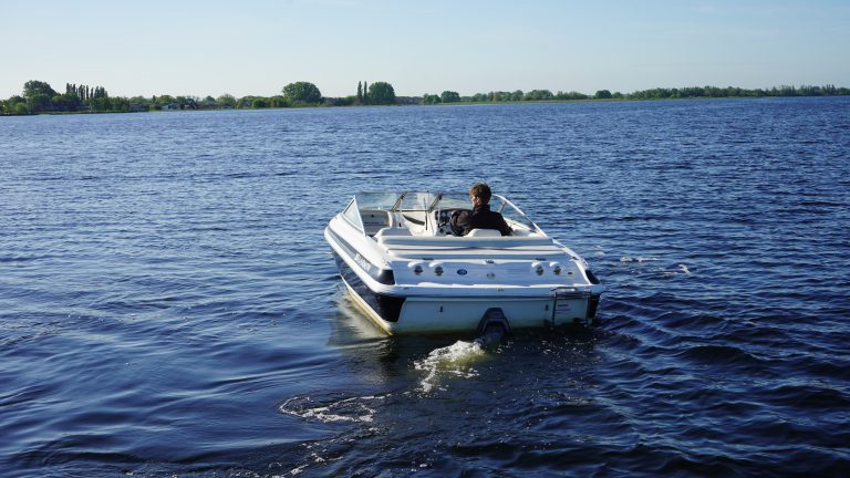Larson 186 occasion 2008 eerste eigenaar 135pk Volvo Penta benzine hekdrive te koop bij Verschuur Watersport Rijnsaterwoude