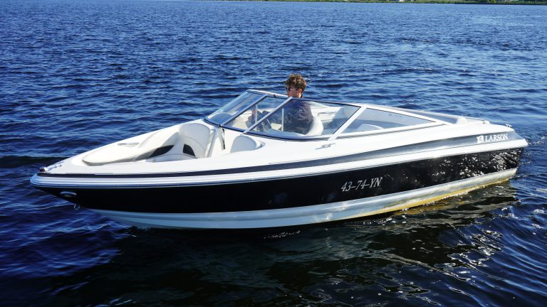 Larson 186 occasion 2008 eerste eigenaar 135pk Volvo Penta benzine hekdrive te koop bij Verschuur Watersport Rijnsaterwoude