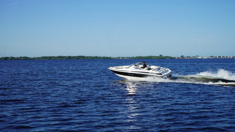 Larson 186 occasion 2008 eerste eigenaar 135pk Volvo Penta benzine hekdrive te koop bij Verschuur Watersport Rijnsaterwoude