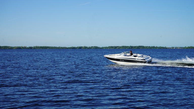 Larson 186 occasion 2008 eerste eigenaar 135pk Volvo Penta benzine hekdrive te koop bij Verschuur Watersport Rijnsaterwoude
