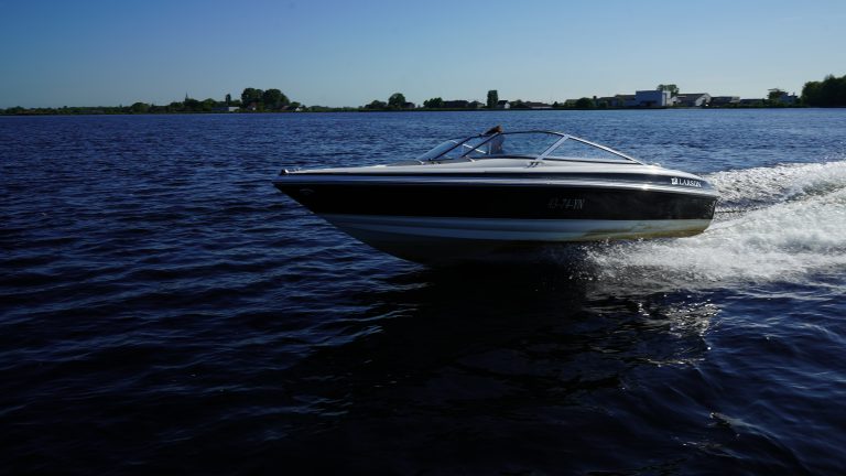Larson 186 occasion 2008 eerste eigenaar 135pk Volvo Penta benzine hekdrive te koop bij Verschuur Watersport Rijnsaterwoude