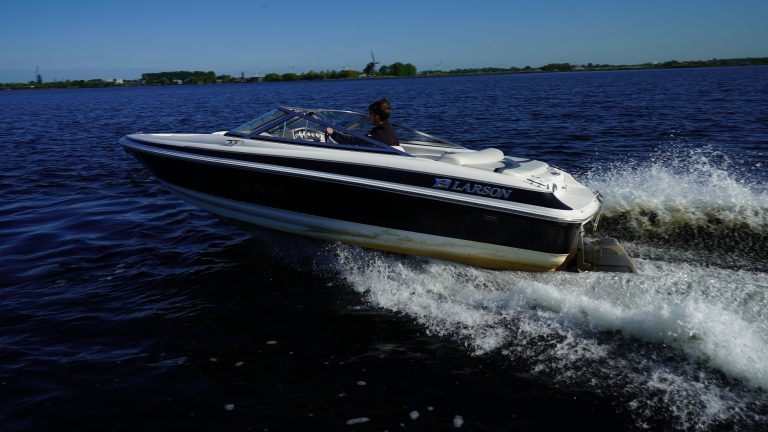 Larson 186 occasion 2008 eerste eigenaar 135pk Volvo Penta benzine hekdrive te koop bij Verschuur Watersport Rijnsaterwoude