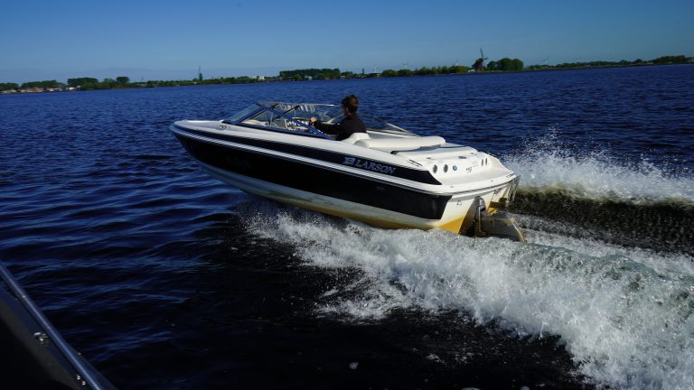 Larson 186 occasion 2008 eerste eigenaar 135pk Volvo Penta benzine hekdrive te koop bij Verschuur Watersport Rijnsaterwoude
