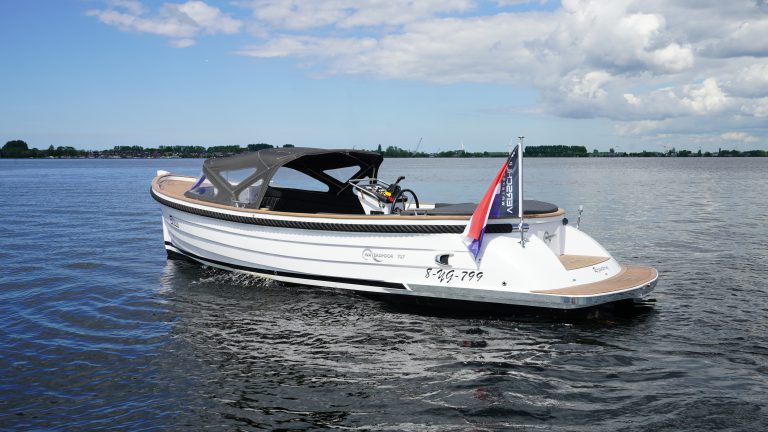 Waterspoor 717 Outboard kopen wit met 100pk Suzuki buitenboordmotor bij Verschuur Watersport Rijnsaterwoude