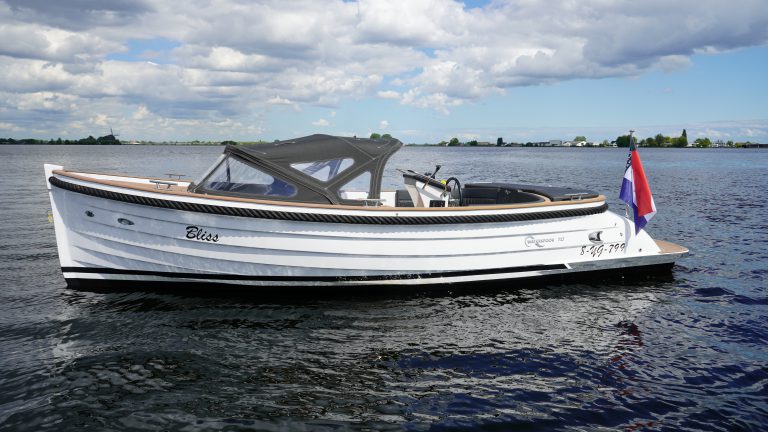 Waterspoor 717 Outboard kopen wit met 100pk Suzuki buitenboordmotor bij Verschuur Watersport Rijnsaterwoude