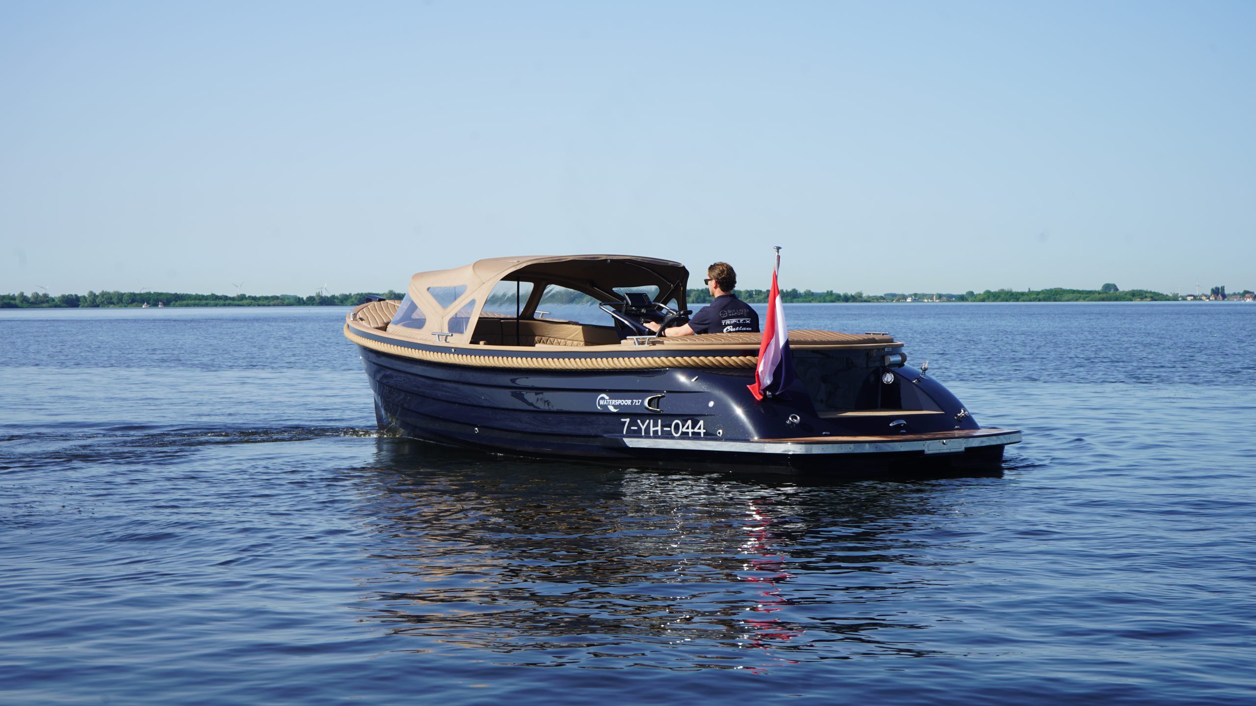 (Komt binnen) Waterspoor 717 Outboard met 100pk Suzuki