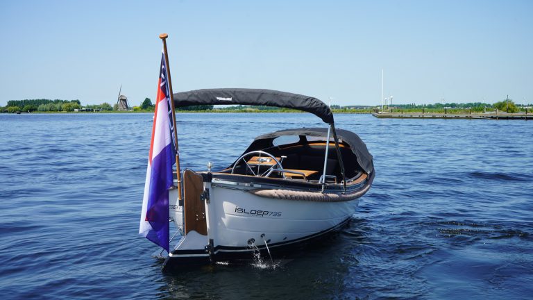 Isloep 735 occasion full option zwarte kuip witte romp teak te koop bij Verschuur Watersport Rijnsaterwoude