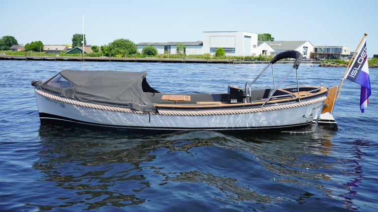 Isloep 735 occasion full option zwarte kuip witte romp teak te koop bij Verschuur Watersport Rijnsaterwoude