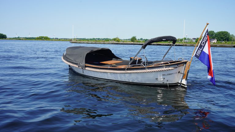 Isloep 735 occasion full option zwarte kuip witte romp teak te koop bij Verschuur Watersport Rijnsaterwoude