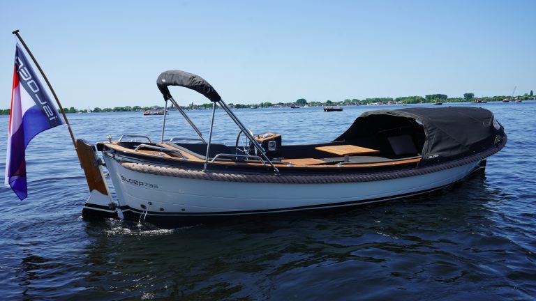 Isloep 735 occasion full option zwarte kuip witte romp teak te koop bij Verschuur Watersport Rijnsaterwoude