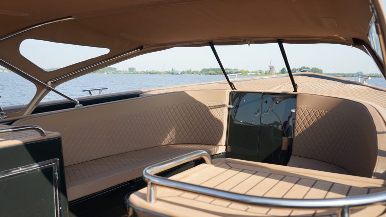 Waterspoor 808 occasion kopen zwart 110pk Yanmar diesel bij Verschuur Watersport Rijnsaterwoud