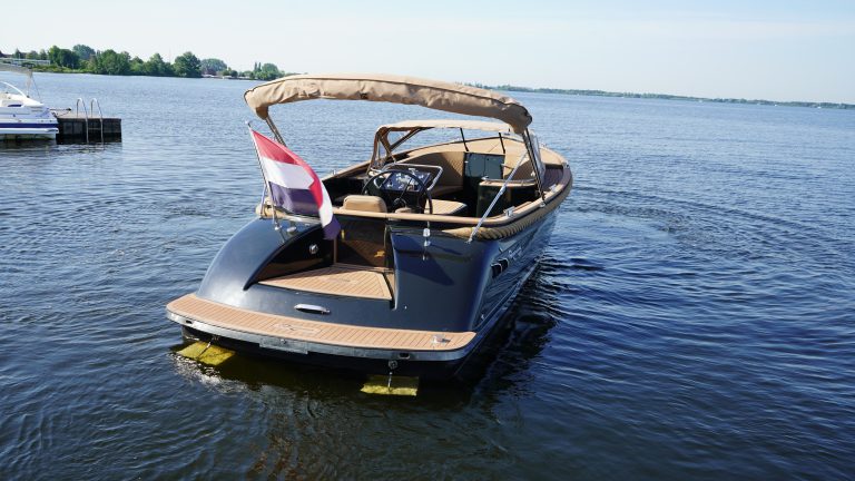 Waterspoor 808 occasion kopen zwart 110pk Yanmar diesel bij Verschuur Watersport Rijnsaterwoud