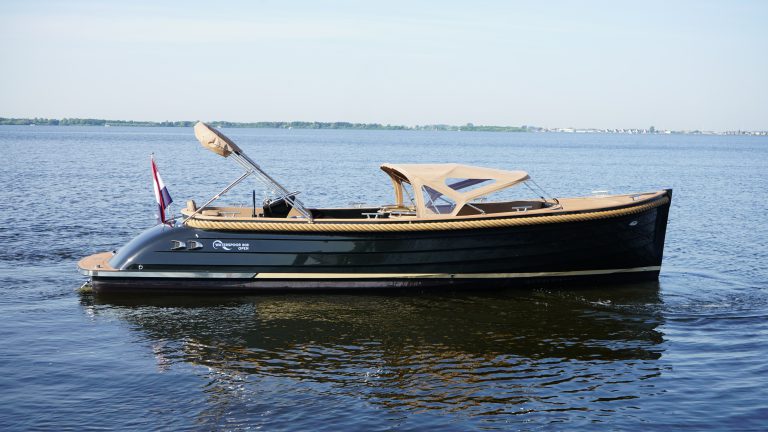 Waterspoor 808 occasion kopen zwart 110pk Yanmar diesel bij Verschuur Watersport Rijnsaterwoud