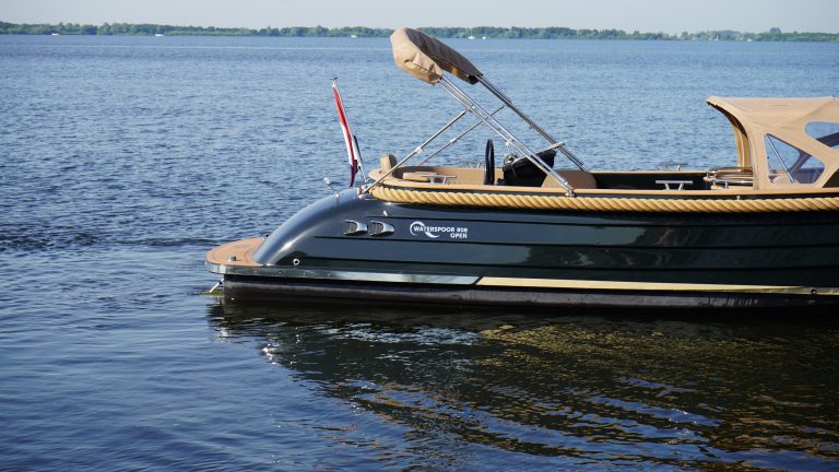 Waterspoor 808 occasion kopen zwart 110pk Yanmar diesel bij Verschuur Watersport Rijnsaterwoud