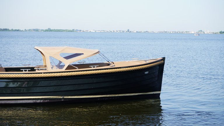 Waterspoor 808 occasion kopen zwart 110pk Yanmar diesel bij Verschuur Watersport Rijnsaterwoud
