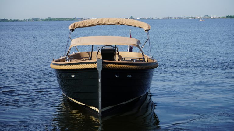 Waterspoor 808 occasion kopen zwart 110pk Yanmar diesel bij Verschuur Watersport Rijnsaterwoud