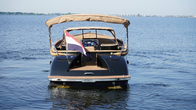 Waterspoor 808 occasion kopen zwart 110pk Yanmar diesel bij Verschuur Watersport Rijnsaterwoud