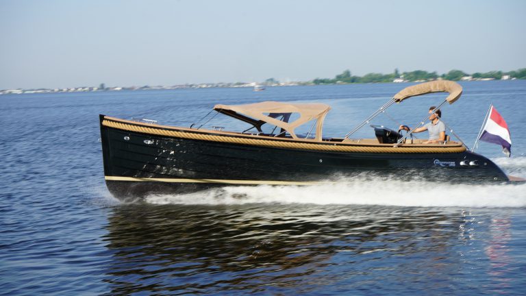 Waterspoor 808 occasion kopen zwart 110pk Yanmar diesel bij Verschuur Watersport Rijnsaterwoud