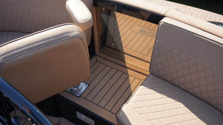 Waterspoor 808 occasion kopen zwart 110pk Yanmar diesel bij Verschuur Watersport Rijnsaterwoud