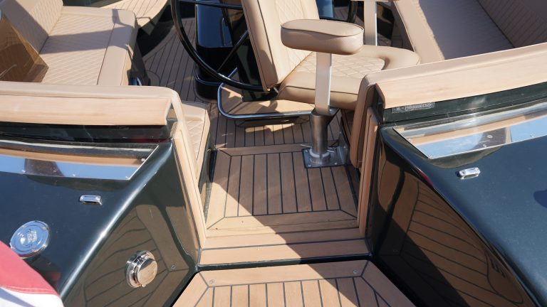 Waterspoor 808 occasion kopen zwart 110pk Yanmar diesel bij Verschuur Watersport Rijnsaterwoud