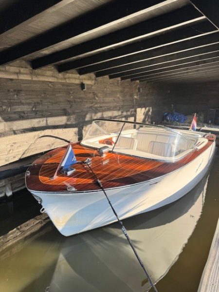 Boesch 640 Costa Brava occasion 1964 DCM V8 270pk houten klassieker te koop bij Verschuur Watersport Rijnsaterwoude
