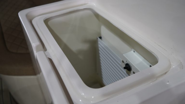 Primeur 700 lounge tender bij Verschuur Watersport