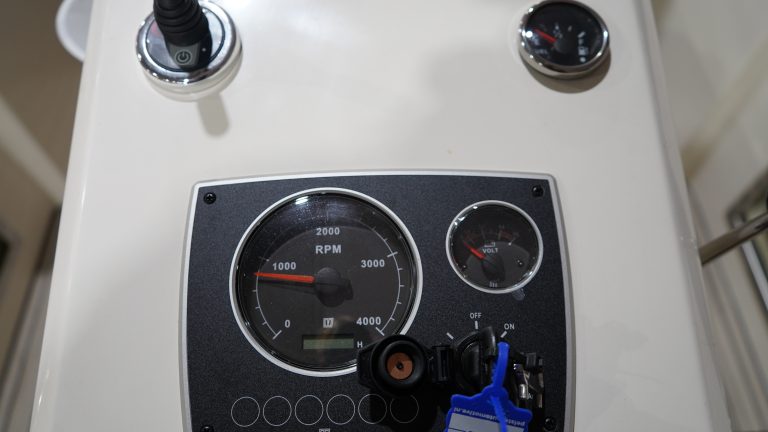 Primeur 700 lounge tender bij Verschuur Watersport