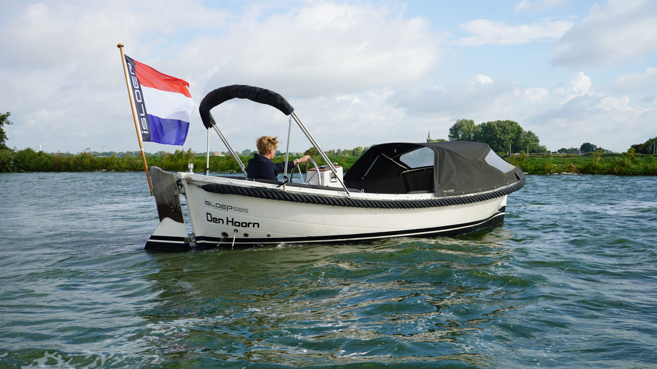 Isloep 585 -Witte Sloep met Yanmar 21pk Diesel, Boegschroef & Fusion Audio