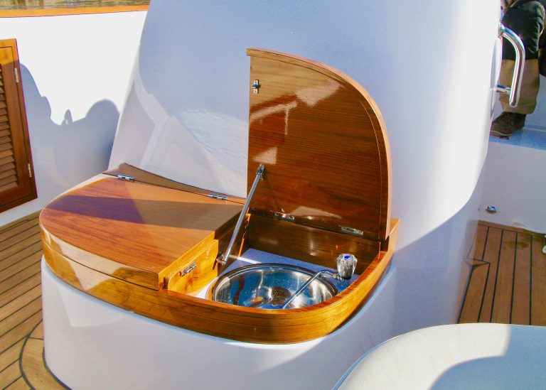 Long Island 29 Sportsman sink
